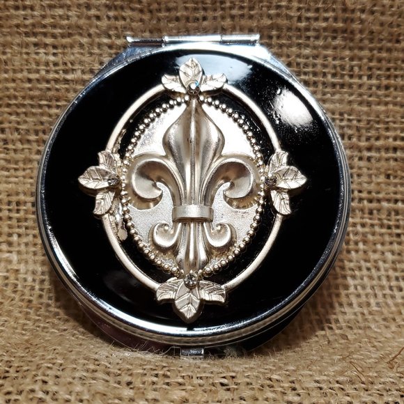 Other - Elegant Vintage Dual Mirrored Fleur De Lis Compact Black And Silver Tone